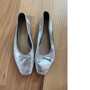 Schutz Silver Metallic Ballet Flats Bow Detail Size 7.5